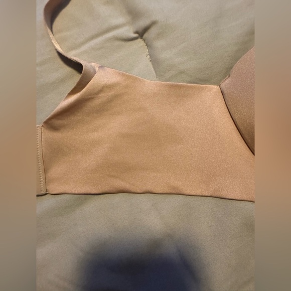 Skims Ultimate Push up Plunge Bra - Picture 4 of 4